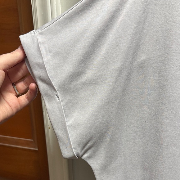 STYLUS Scoop Neck Tee in Light Gray - Picture 3 of 3